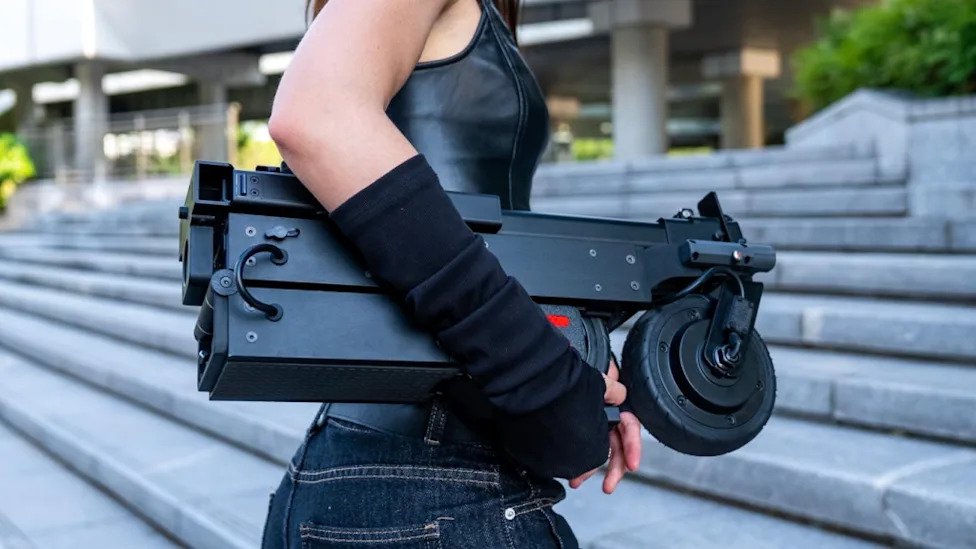 Blizwheel F0.5: The Commuter Scooter That Folds to Laptop Size