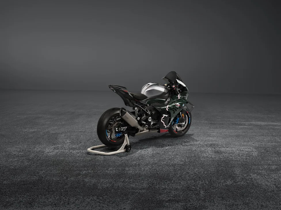 This New Limited-Edition BMW Motorcycle Celebrates the Famous Isle of Man TT Races