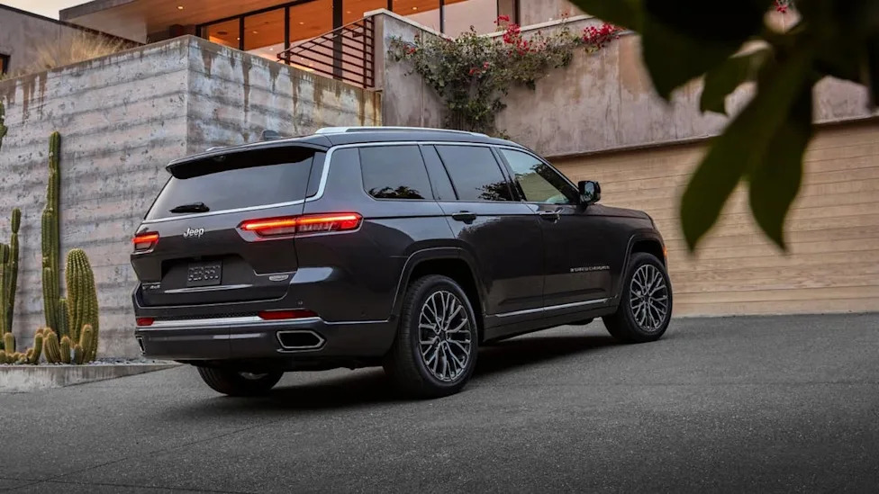 Jeep Recalls 419,000 Grand Cherokees Because Side Airbags May Deploy Too Late