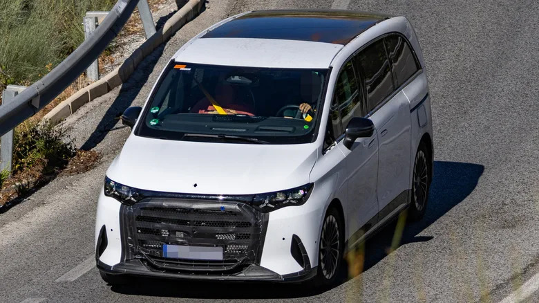 An Even More Appealing Version Of Mercedes' Unusual New Limo Just Got Caught In Testing