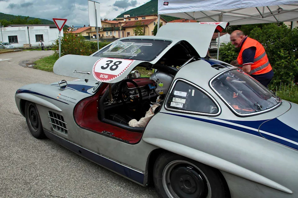 Collector Car Market Brief: Sampras's BMW Z8, Two Gullwings and What Paperwork Is Worth