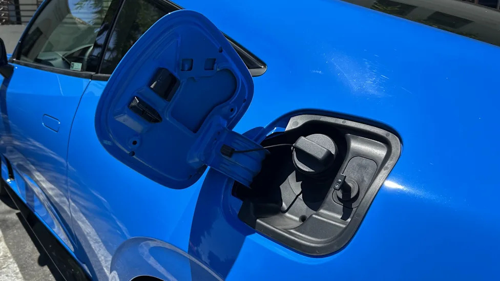Here’s Why Honda Prelude and Civic Type R Have Gas Caps While Others Don’t