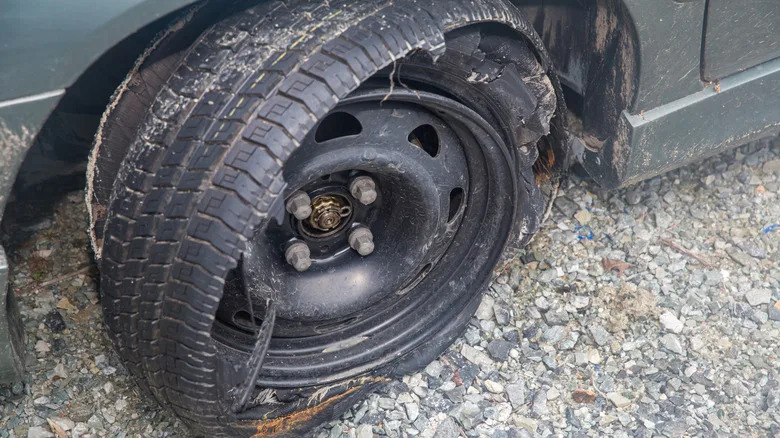 Here's How The Temperature Affects The PSI In Your Tires