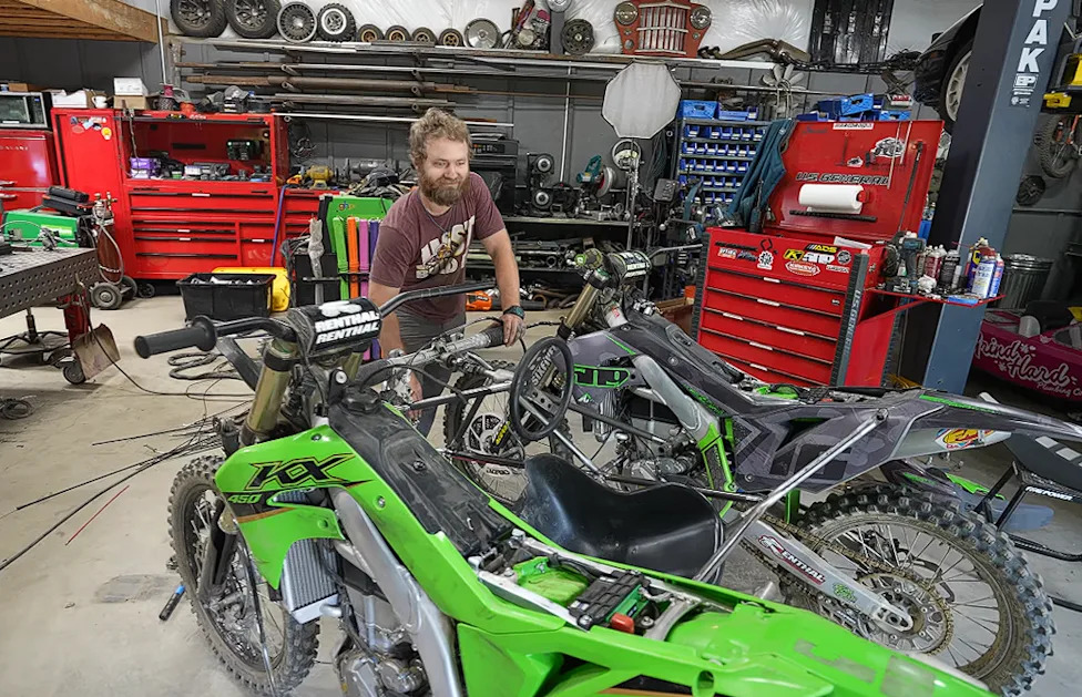 They Built a Go-Kart Out of Two Dirt Bikes, But Forgot One Crucial Rule of Physics