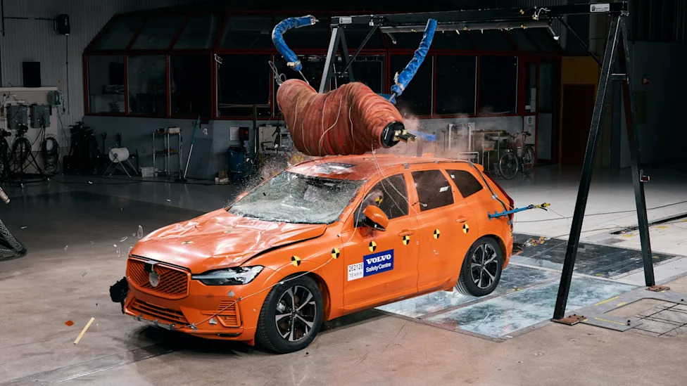 Volvo XC60 crashes into a 793-pound moose dummy