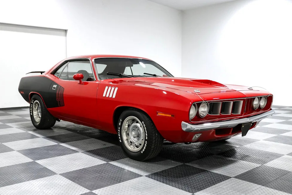 Plymouth, Pro-Touring 1973 Plymouth Barracuda Packs 700-Plus Horsepower With Modern Mopar Performance Upgrades