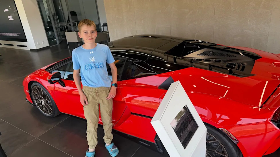 Lamborghini, Dad Says Lamborghini Dealership Ignored His Car-Loving Son, and the Internet Has Thoughts