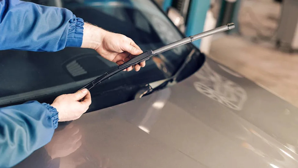 A Pro Mechanic Explains the Easiest Way to Replace Your Own Windshield Wipers in Under 15 Minutes