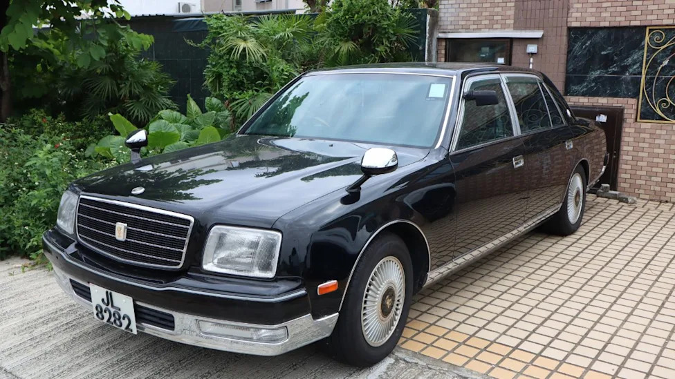 Wisconsin Car Dealer Has Gone Hyper-Niche — Only Sells 2004-2006 Lexus LS 430