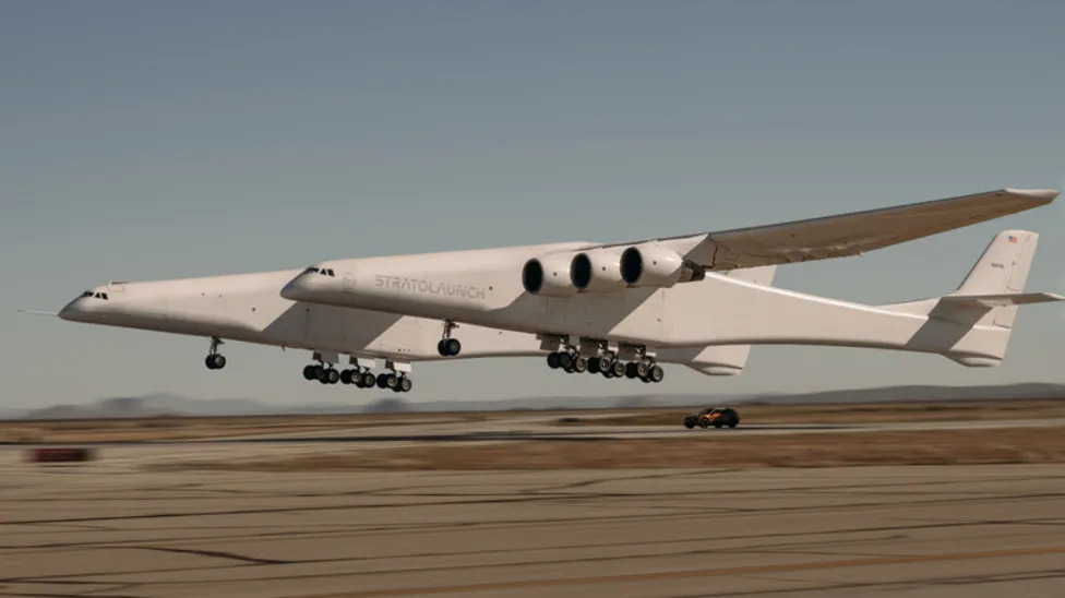 Porsche, Porsche Cayenne, Porsche Cayenne Turbo, Watch A Porsche Cayenne Turbo Electric Drive Underneath The World's Largest Aircraft While It Takes Off