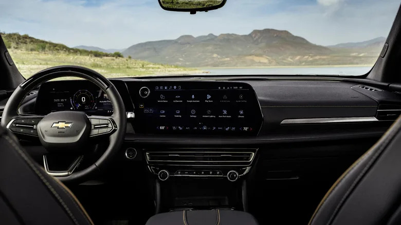 Chevy Adds A Sleek Late-Addition Trim To Its 2027 Traverse Lineup