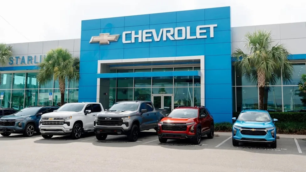 Saleswoman Reveals a Massive Misconception With Bumper-To-Bumper Warranty Coverage