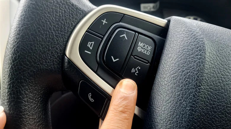 The Reasons Siri May Not Work On CarPlay