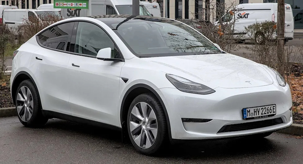 A Model Y Hit a Wall on I-90. The Lawsuit’s Real Target Is Tesla’s Service Bay.