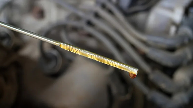 When The Oil Light Turns On, How Long Is It Safe To Keep Driving?