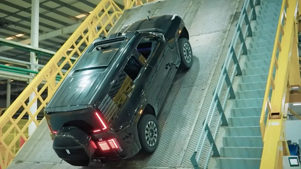 Video shows BYD SUV climbing a Guinness-certified sand dune with shocking ease