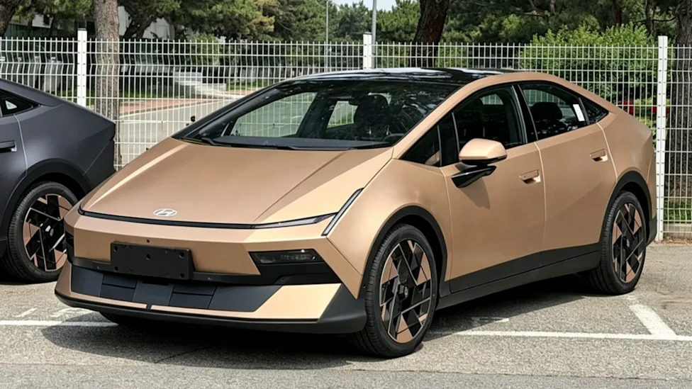 Hyundai’s 404-Mile EV Range Figure Sounds Amazing Until You Read The Fine Print