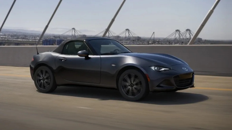Can You Fit Golf Clubs In A Mazda MX-5 Miata?