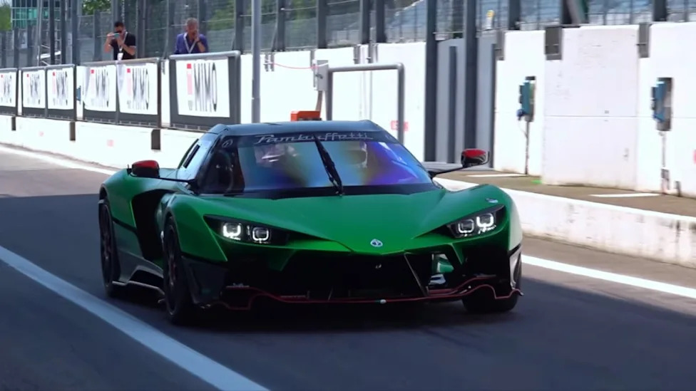 Watch the Gallardo-derived Pambuffetti PJ-01 supercar roar around the Monza track with pure V10 sounds