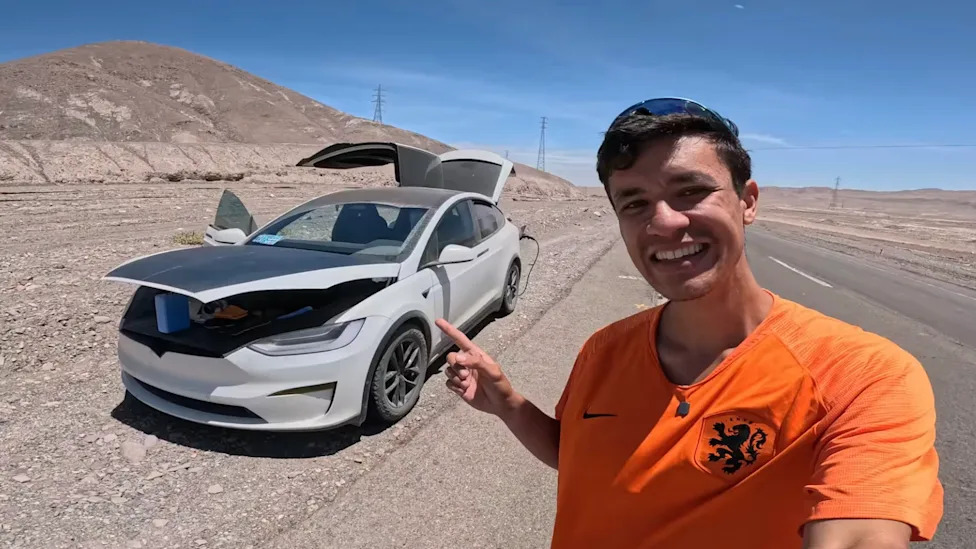 Tesla, Tesla driver stranded in desert survives with 'emergency solar'