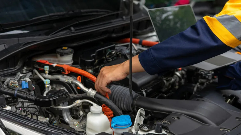 'It's Not Fair': Mechanic Blames Rising Auto Repair Costs On Our High-Tech New Cars