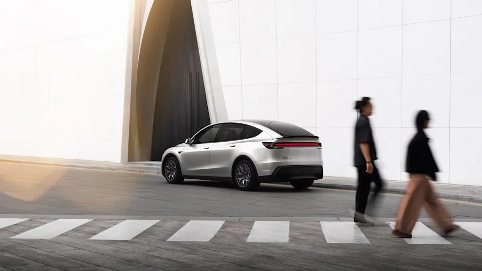 Tesla Model Y L Owners Report Rear Suspension Collapse