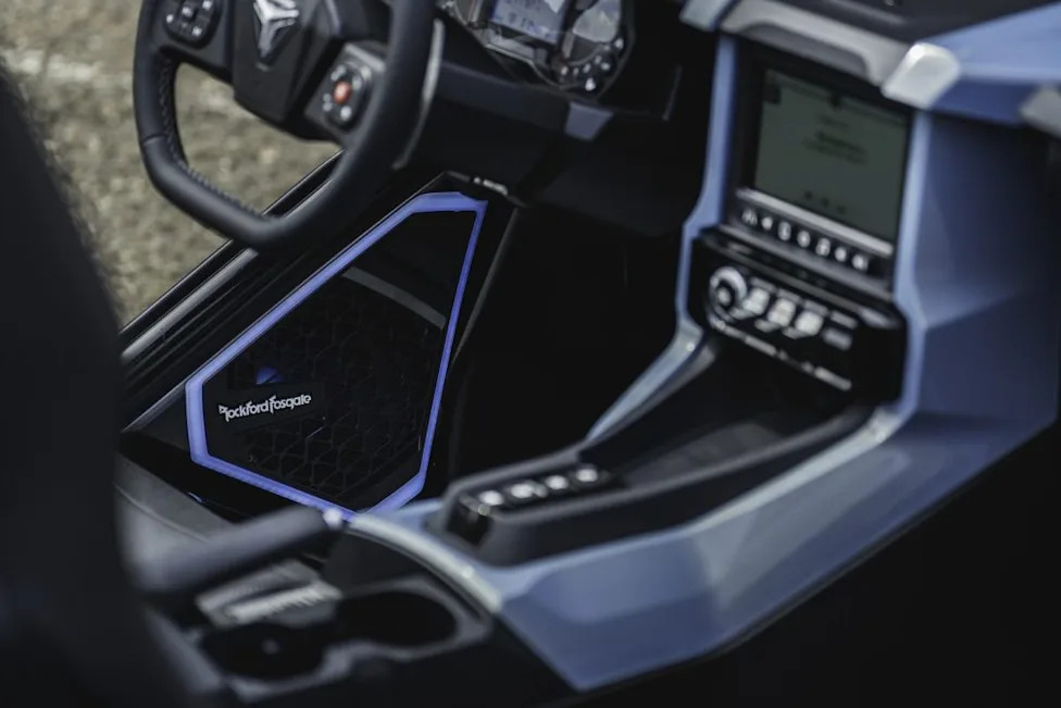 Polaris Slingshot’s 2026 Signature Edition Is a Color-Shifting, 204-HP 3-Wheeler