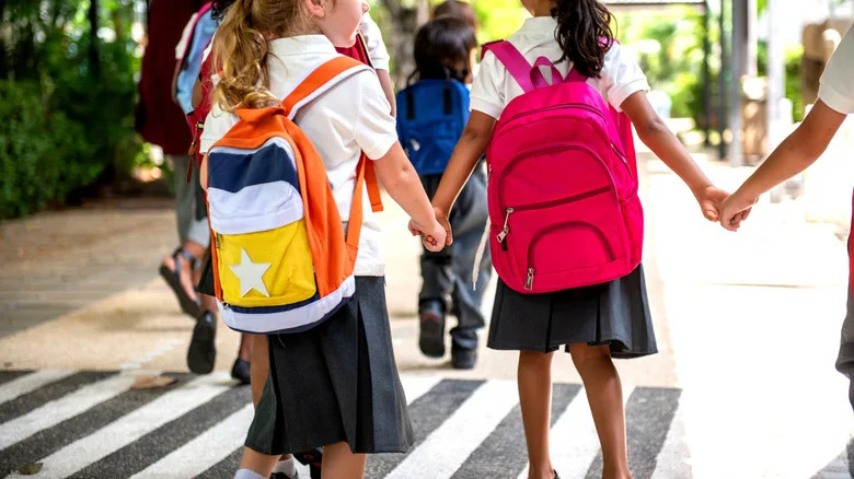Do School Zone Speed Limit Signs Apply In The Summer?