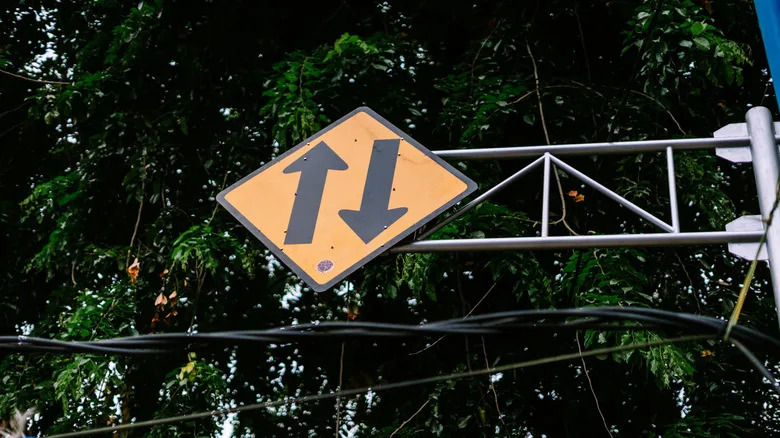 What Does A Road Sign With Two Arrows Mean? (One Pointing Up, The Other Down)