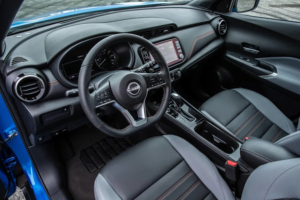 Automakers Keep Adding Tech, but Drivers Still Prefer the Basics