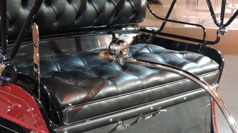 Why Was The Oldsmobile Model R Called 'Curved Dash'?