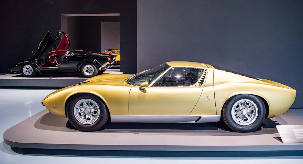 Lamborghini pays tribute to Miura with special-edition Revuelto