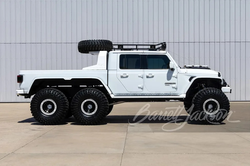 Barrett-Jackson Is Selling a 2020 Jeep Gladiator Custom 6x6 Built by Maxximum Industries