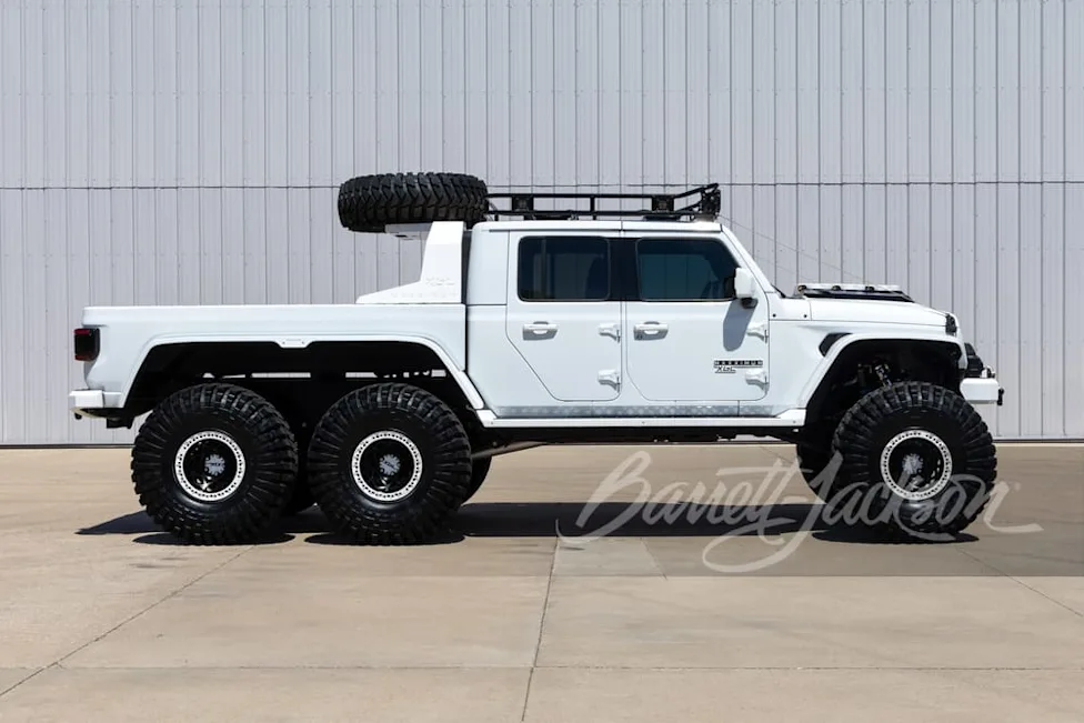 Barrett-Jackson Is Selling a 2020 Jeep Gladiator Custom 6x6 Built by Maxximum Industries