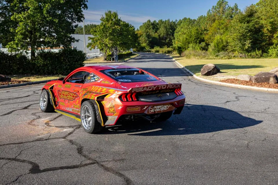 T-Pain Gifts His Friend a Wild 910-HP Mustang RTR Called the Twerk Horse
