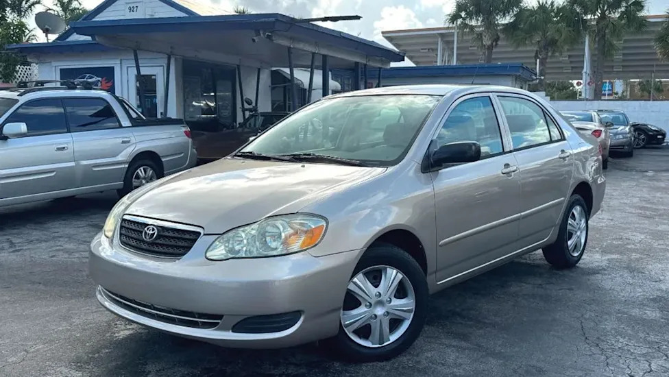 Driver Spots $3,000 Toyota Corolla S on Side of Road and Thinks He Found a Steal