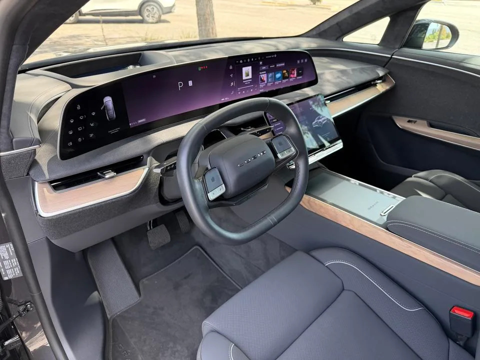 Heads Up, Tesla: Lucid’s DreamDrive Is Gaining Ground