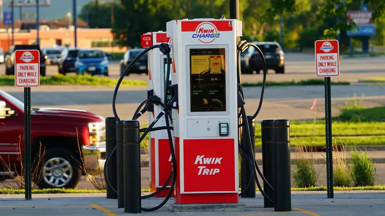How Much Does It Cost To Charge An Electric Car &amp; What Factors Affect The Price?