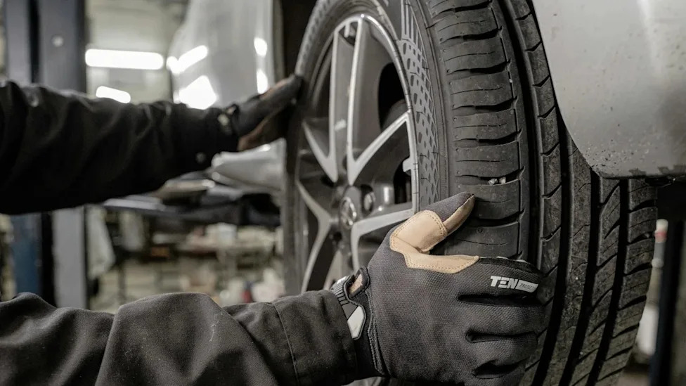 BMW Owner Suffers Severe Tire Shaking After New 'Run-Flat' Tires Become Separated in Days