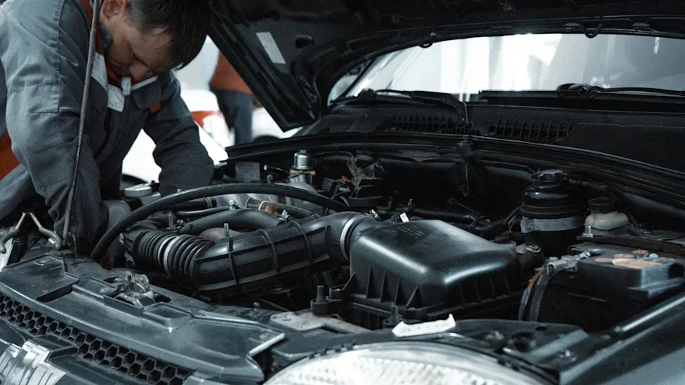 Mechanic Says One Thing Can Save You Hundreds of Dollars on a Roadtrip