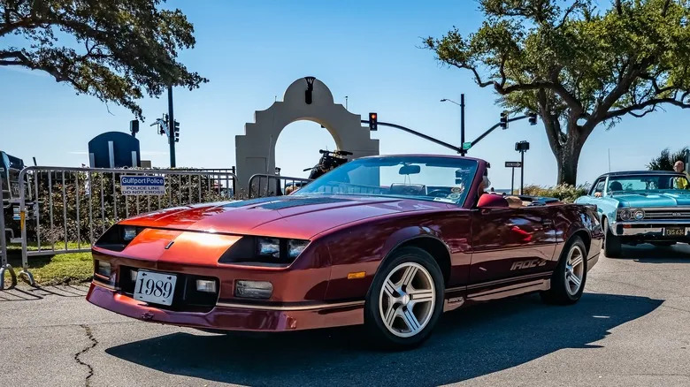 Why The 305 Small Block Is One Of Chevy's Most Underrated Engines