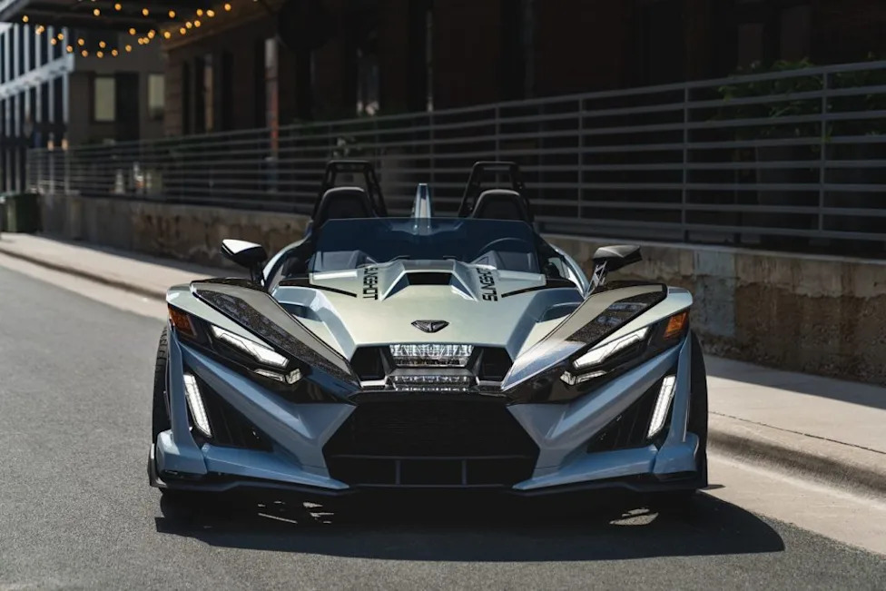 Polaris Slingshot’s 2026 Signature Edition Is a Color-Shifting, 204-HP 3-Wheeler