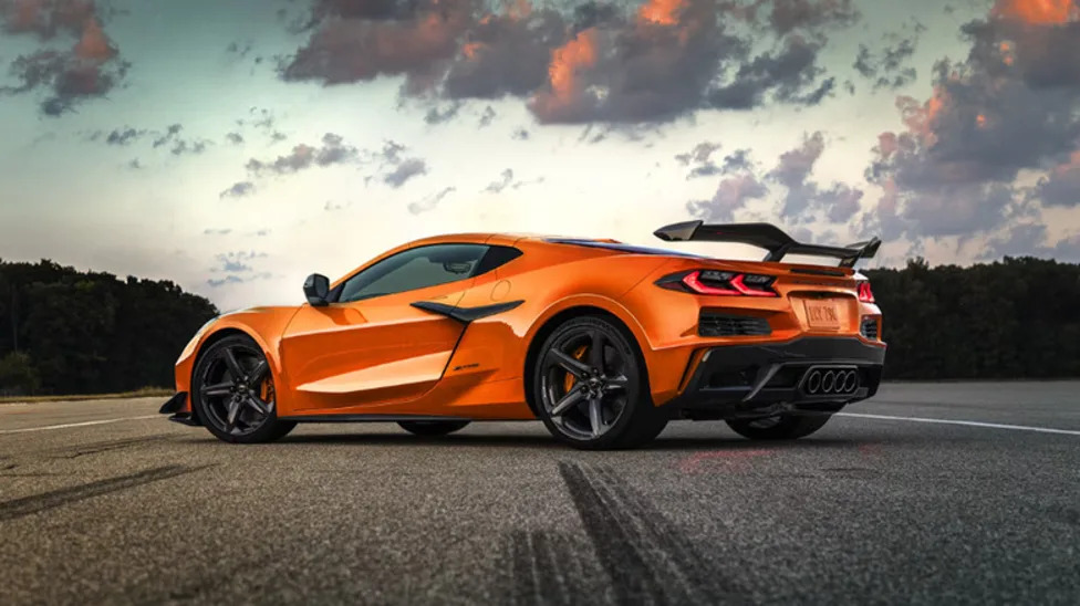 Corvette Z06 Vs. Hellcat: Which Is Faster &amp; How Do They Compare In HP?
