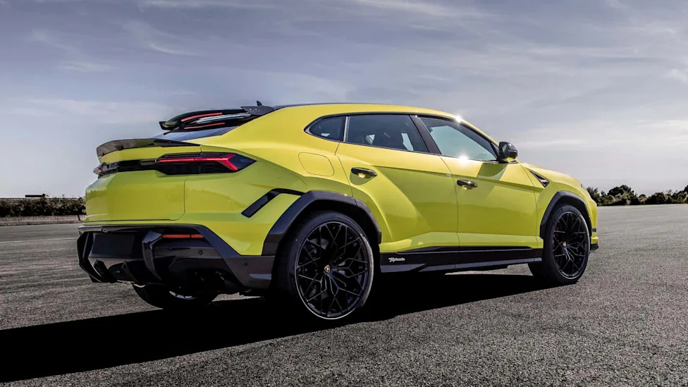Lamborghini's New Urus SE Performante Turns Everything Up To 11