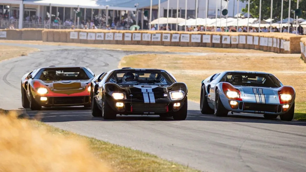 How the Iconic Le Mans 1966 Finish With the Ford GT40 Was Recreated at Goodwood