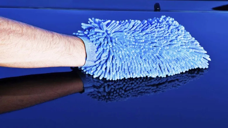 The Pros And Cons Of A Waterless Car Wash
