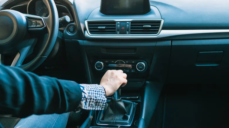 Manual Driving 101: How (And When) To Use The Neutral Gear