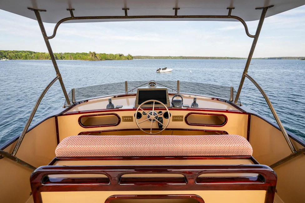 Lyman-Morse Unveils the Hood 42 LM
