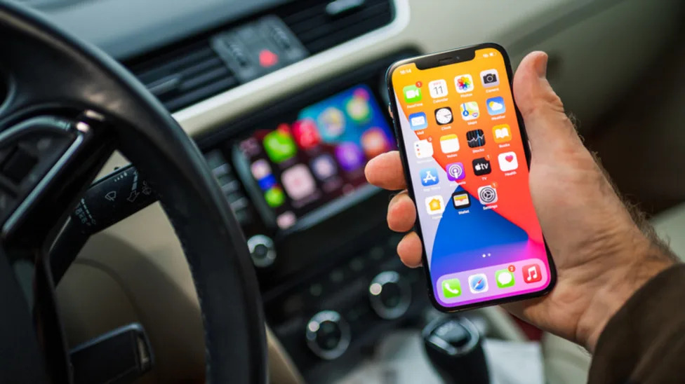 Wired Vs. Wireless CarPlay: How Are They Different &amp; Which Is Better To Use?
