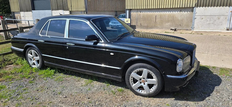 Non-Running 2001 Bentley Arnage Red Label Offers Rare Restoration Opportunity for Luxury Car Enthusiasts